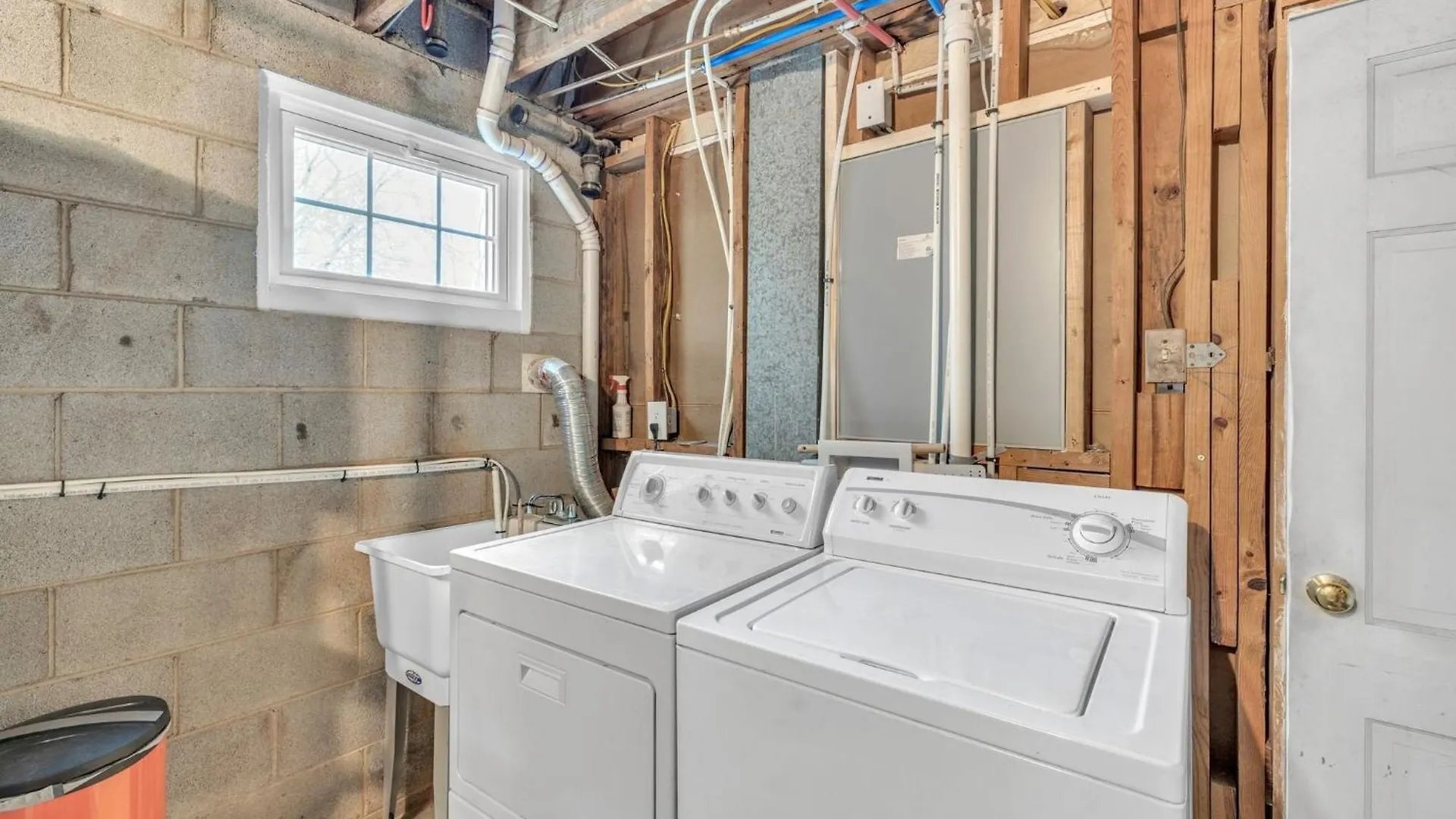 Upscale Escape - Game Room & Spa-Like Baths Home Richmond