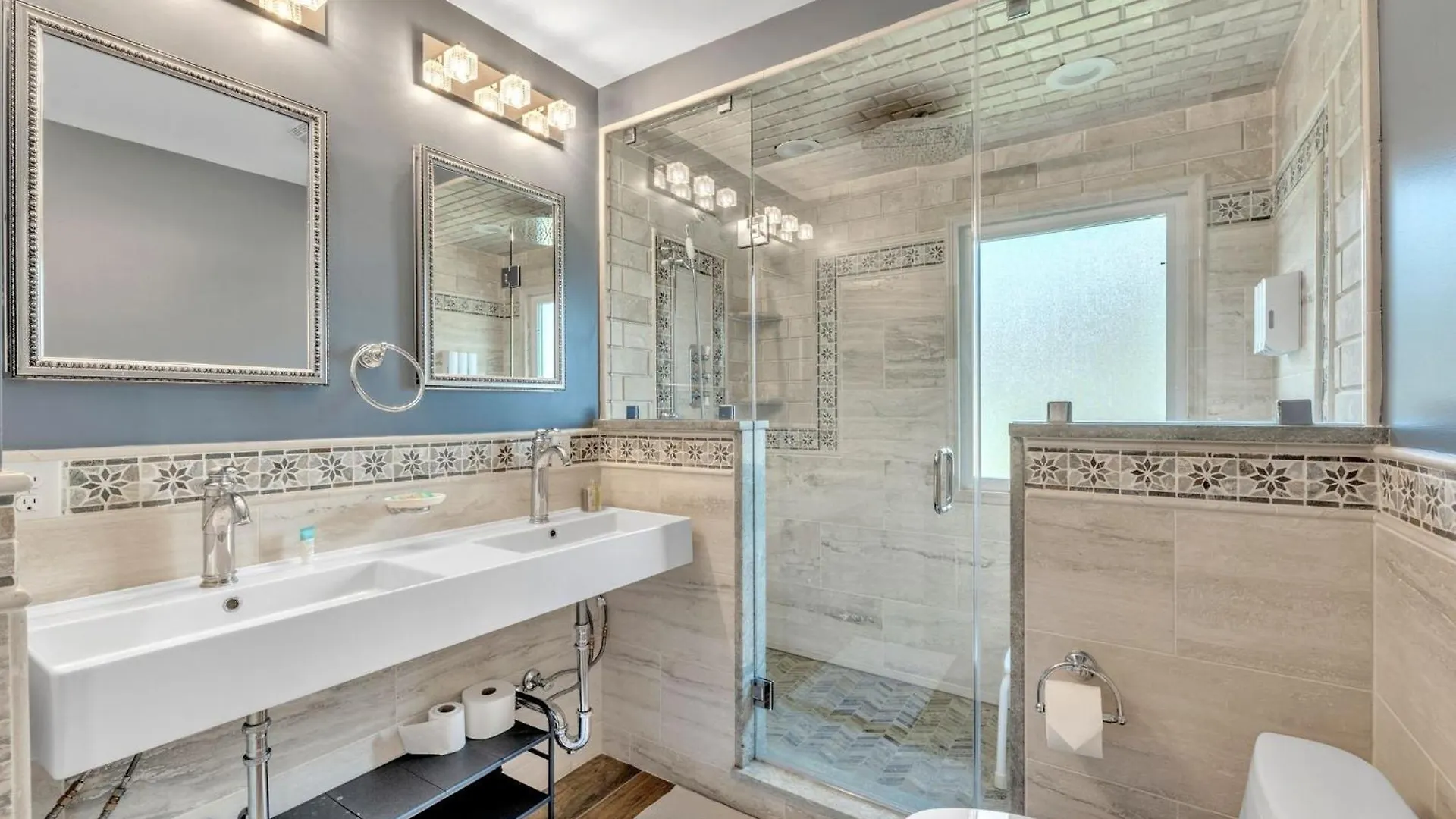 Upscale Escape - Game Room & Spa-Like Baths Home Richmond 0*,